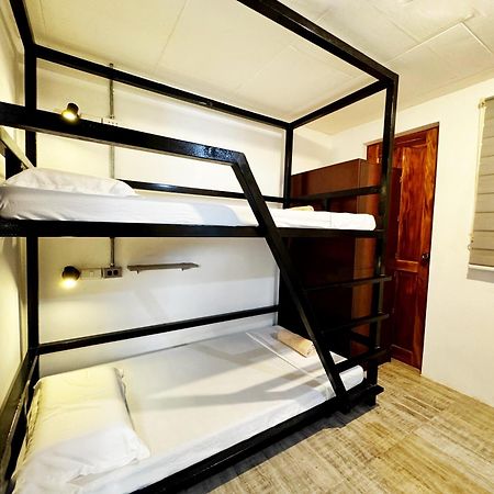 Ocean Breeze Hostel By Daily Sweet Моалбоал Екстериор снимка